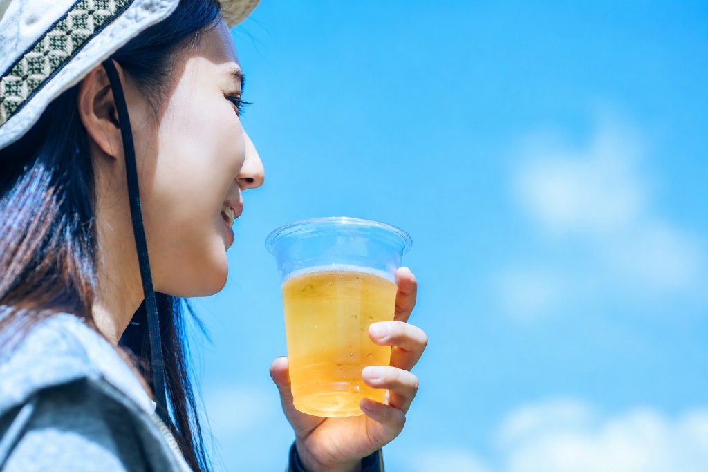 フェスを楽しむ女性